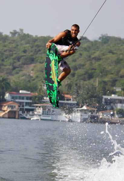wakeboardmx's tweet photo. Renta de lanchas para Wakeboard &amp; Wakesurf
Modelos nuevos y estelas grandes a 30 minutos de Cuernavaca 
https://t.co/oSj9yIkSJj
WhatsApp (55) 2957 1757 https://t.co/5nUk1SNPvv