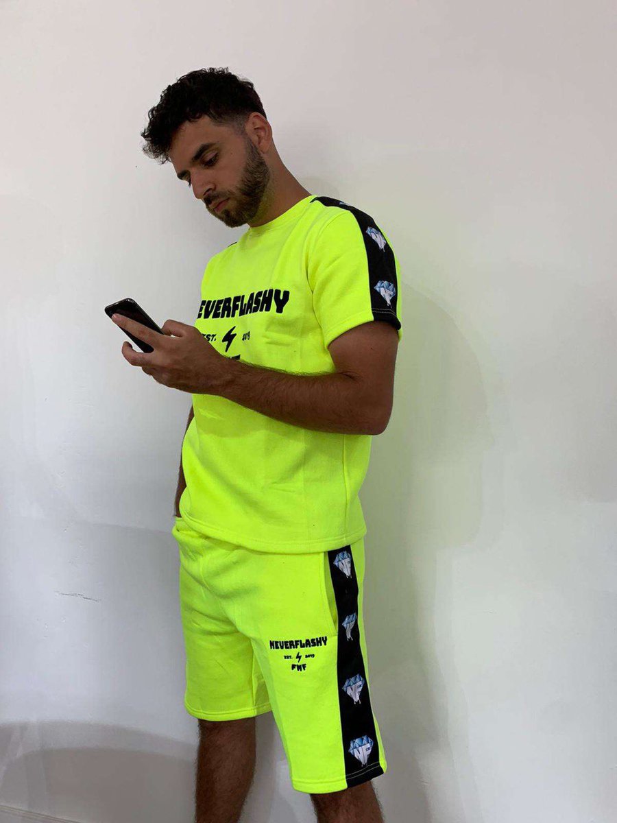 NeverFlashyLTD's tweet photo. NeverFlashy “Slime sets” 
Modelled by @HalilMustafa_ of @Galactigang and Multi-qualified coach @proelitetweets 🐍💚🤑
#NoFlash 
#FlyNotFlashy https://t.co/GUruS4b1T1