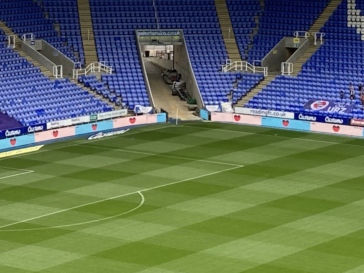 jonathanl50's tweet photo. Sprinklers are on here at the Mad Stad. And they’re so powerful they’ve just zapped off one of the corner flags on the far side. Scenes #readingfc #flagless https://t.co/9irsDkKnN1