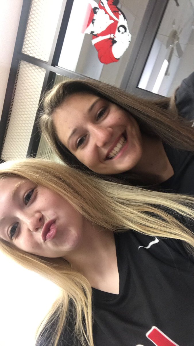 anna_t04's tweet photo. Happy birthday eir!!!🥳 Thanks for all the memories and laughs!! I hope you have the best day ever you deserve it! I love you💕💕💕 @erin_martin_17 https://t.co/wcEnkogROq