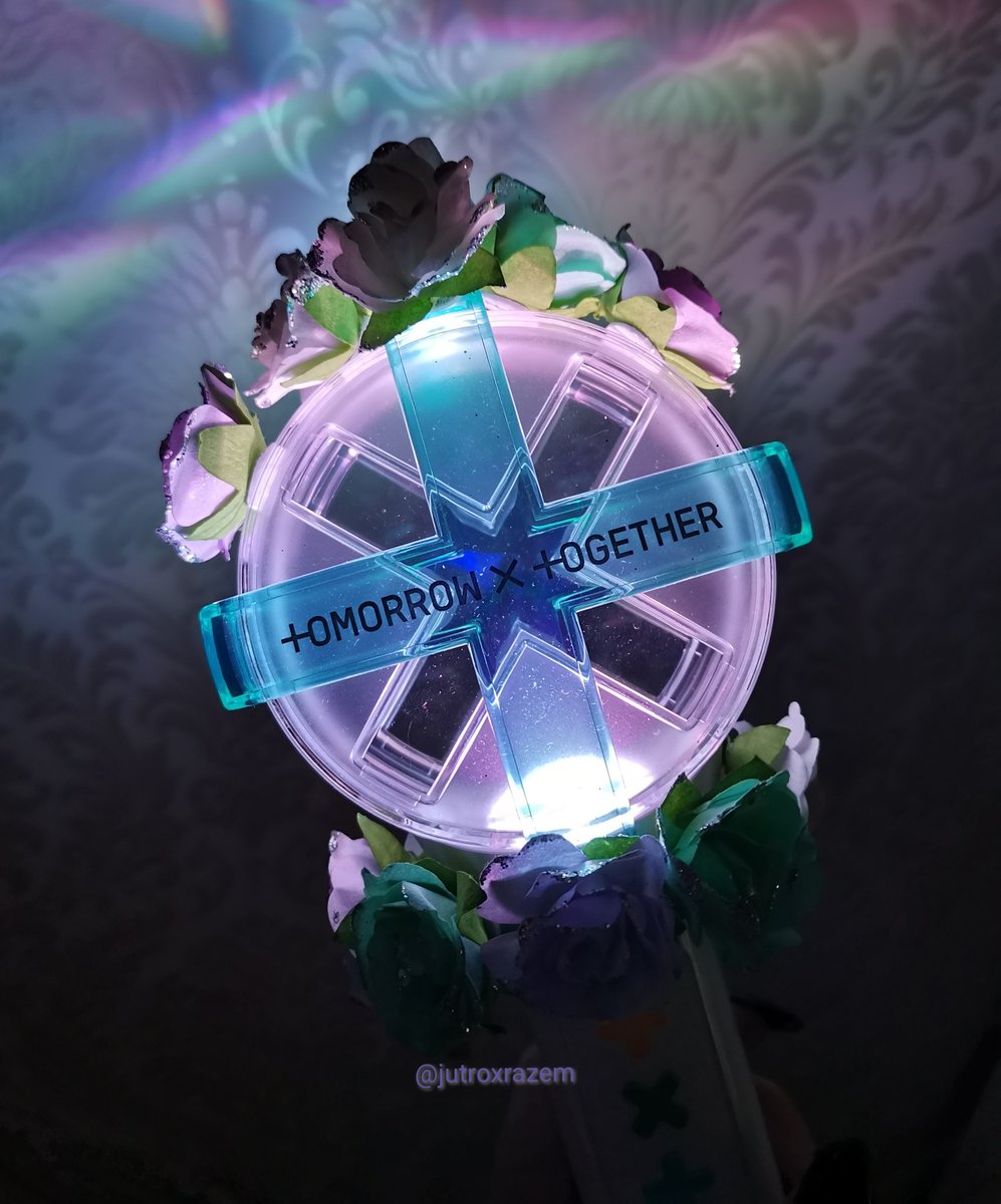 Moa in luv 🩵🪽 tweet media