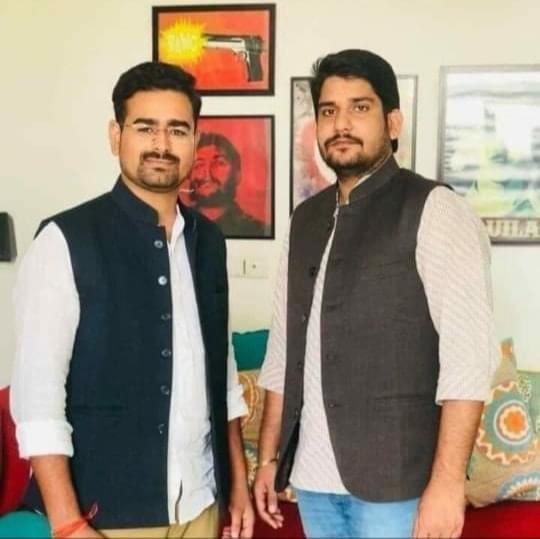 Real_sarika's tweet photo. सबसे छोटी उम्र के MLA छोटे भाई #मुकेश_भाकर व #रामनिवास_गावड़िया राजनीतिक भविष्य की परवाह लिए बिना स्वाभिमान के खातिर सरकार के खिलाफ हो गए..!
धन्य नागौर की धरती व उन माताओं को जिन्होंने इन वीरो को जन्म दिया है..!! 
@real_sarika 
https://t.co/vbCVX3ssu0