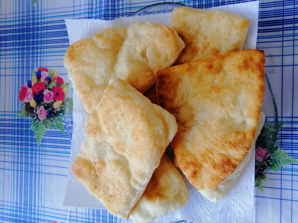 FTarifleri's tweet photo. Hamur İşi sevenler Burayaa 📣 Bize 'Pişi'ler Oluyor 🤪😍.

Tarifi için Facebook; Aşağıdaki Linke tıklayarak Gidebilirsiniz.

FEVKALADE YEMEK TARİFLERİ🍅🌶️🍆
https://t.co/yNHD3VLMut 

#Pişi #Hamurişi #Hamur #Hamurkızartması #FTarifleri   #Pratik #Kolay #Lezzetler #Ayasofya #Nefis https://t.co/XiJ580ua9R