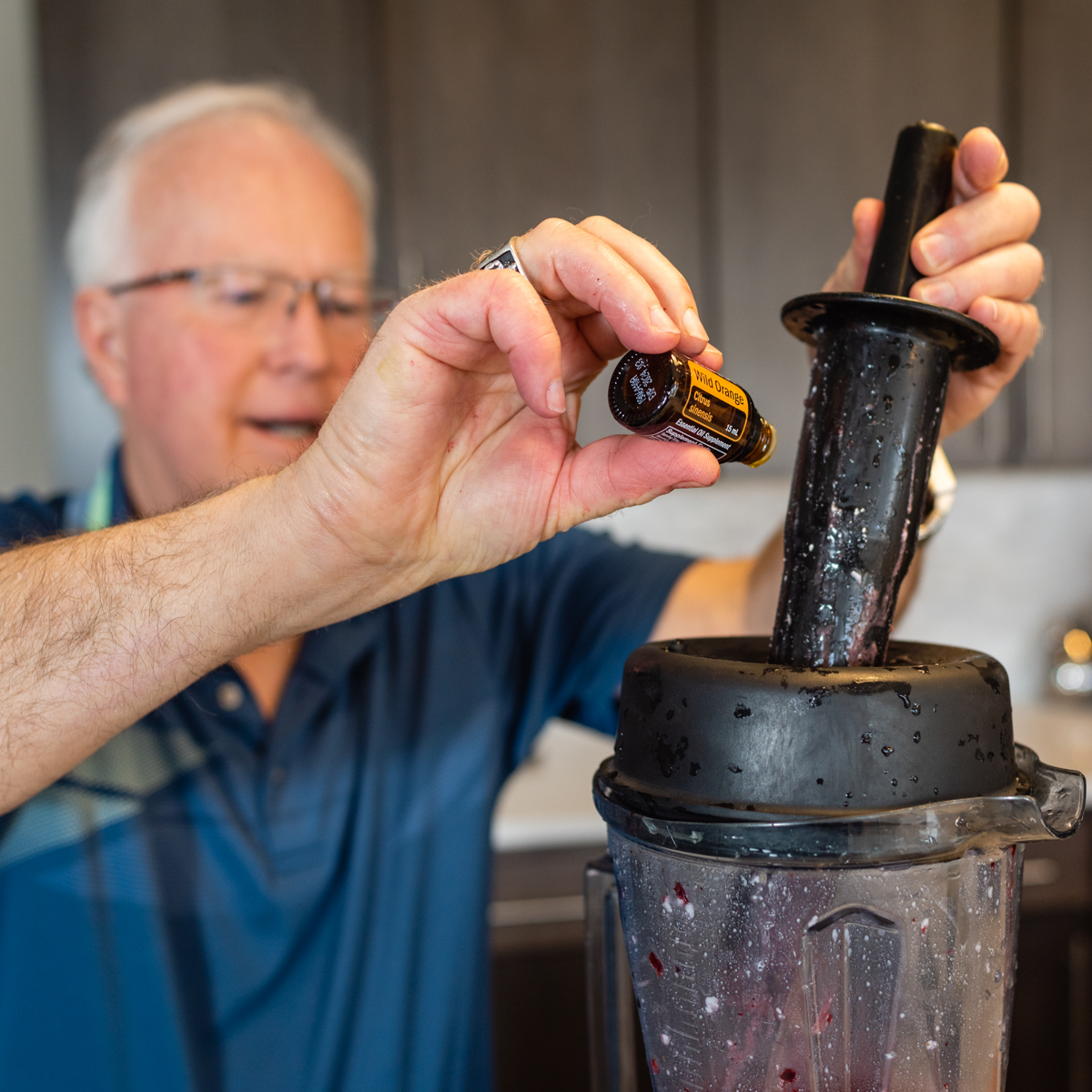 Wellevated's tweet image. Adding essential oils into your smoothies is a great way to add some favor, and give yourself some extra antioxidant properties. #healthyliving #lifecoach #essentialoils #wellevated #naturalhealthcare #doterra #doterrascience