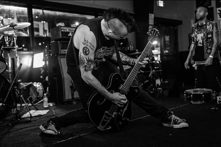 skofnightmare's tweet photo. Pickle Fest at The Verona in New Port Richey, FL 2018. Photo by Steven Flood #skontheband #somekindofnightmare #punkrocktour #americanpunk https://t.co/FvsBXd2KZx
