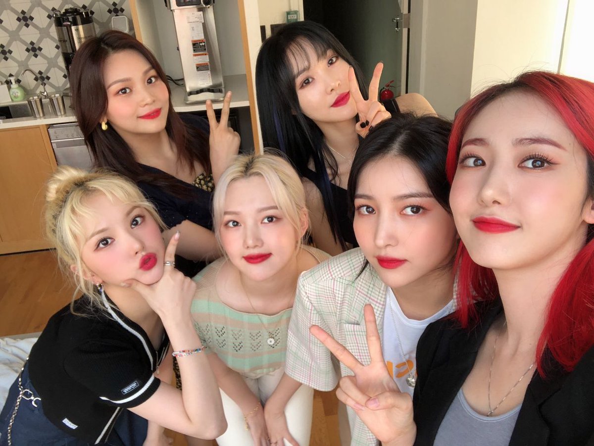 serendipity2819's tweet photo. @ShopeeID Datengin lagi aja min, seneng banget malah akutuh walaupun pas mereka Dateng kemaren cuma bisa eeaaa eeaaa di depan tv 😫, smoga nanti bisa nonton+ketemu langsung🙏
#ShopeeDatenginGFRIEND 😍 https://t.co/gqNW4oiTMf