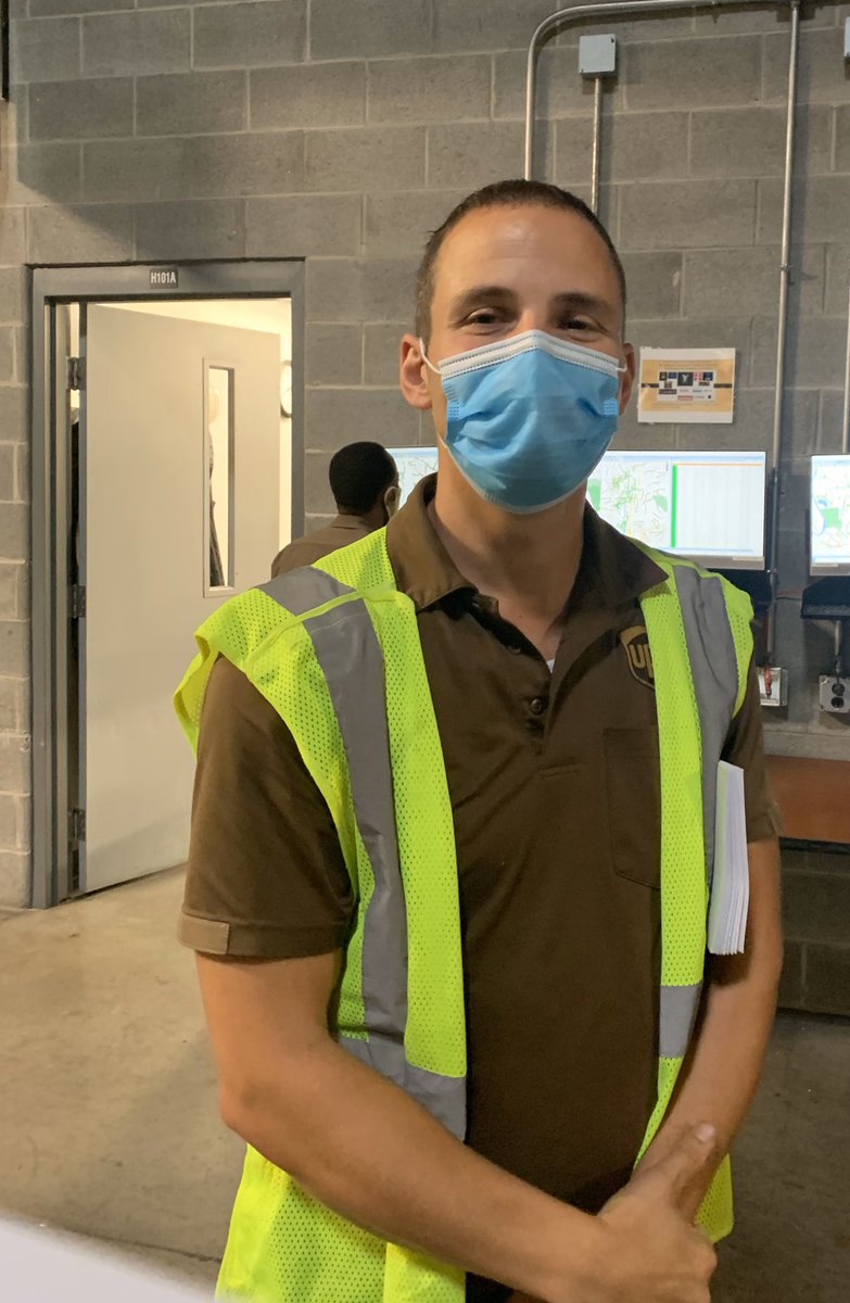 MWUPSATLDIV's tweet photo. Crash prevention in SMART Battery Center! Safety member Jesse Dimiceli #masked to greet/remind drivers how “Back first exceptions are an Unnecessary RISK” #avoidbacking https://t.co/9XJw73xove