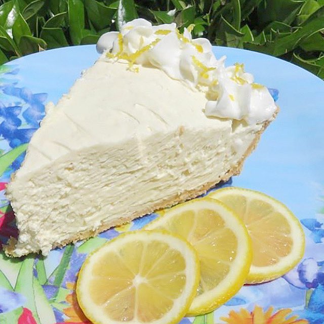 MixesMad's tweet photo. Mad Dash Mixes Cheesecakes are easily made by blending our mix w/cream cheese &amp; fold in cool whip
Chill how you’d like to serve it like a dip w/fruit for gluten free! Pop it in a graham or Oreo crust as a pie, or they make delicious trifles with cake &amp;fruits or drizzles! https://t.co/Nnl8g0Dc7K