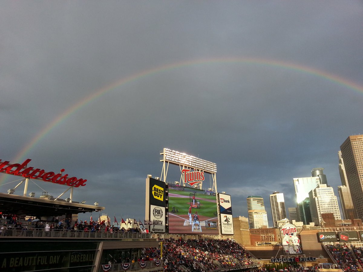 BeavsRadioKevin's tweet photo. It was so cold for mid July. The rain stopped in time for the #HomeRunDerby to happen. Really boring, but cool to be there in person. Best part was dinner at @JDHoyts #ASG14 #TargetField #Memories https://t.co/qeAXuUNscP