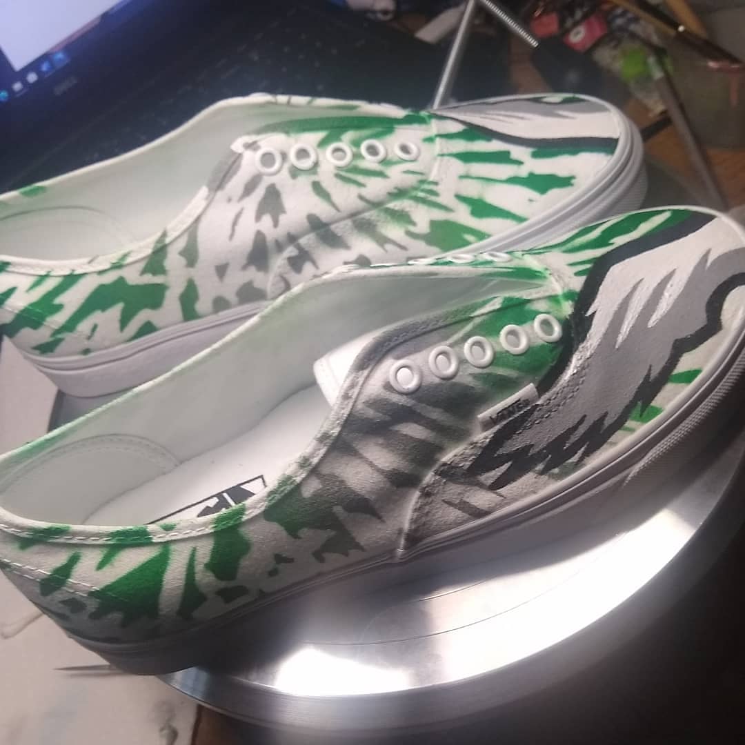 concepttwofour's tweet photo. Tie Dye Eagles Custom Vans
#philadephia #Eagles #vans #customs #Angelus https://t.co/Ou7Dw1YlGK