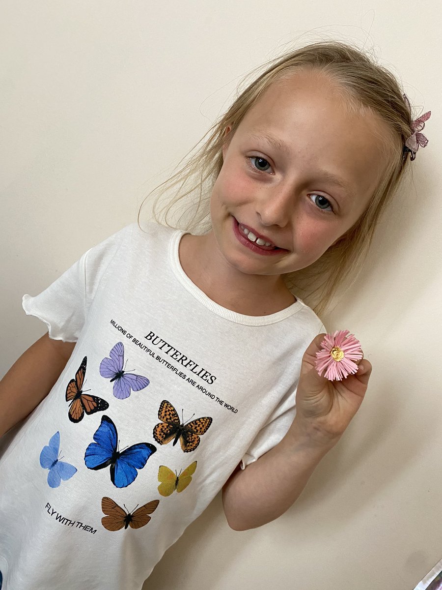 SallieJTSH's tweet image. Summer-Hart made a frame for her favourite memory of school this year. Swimming lessons 🏊‍♀️ she measured lines and angles and made paper flowers. @CourtwoodSchool #Thelearningproject