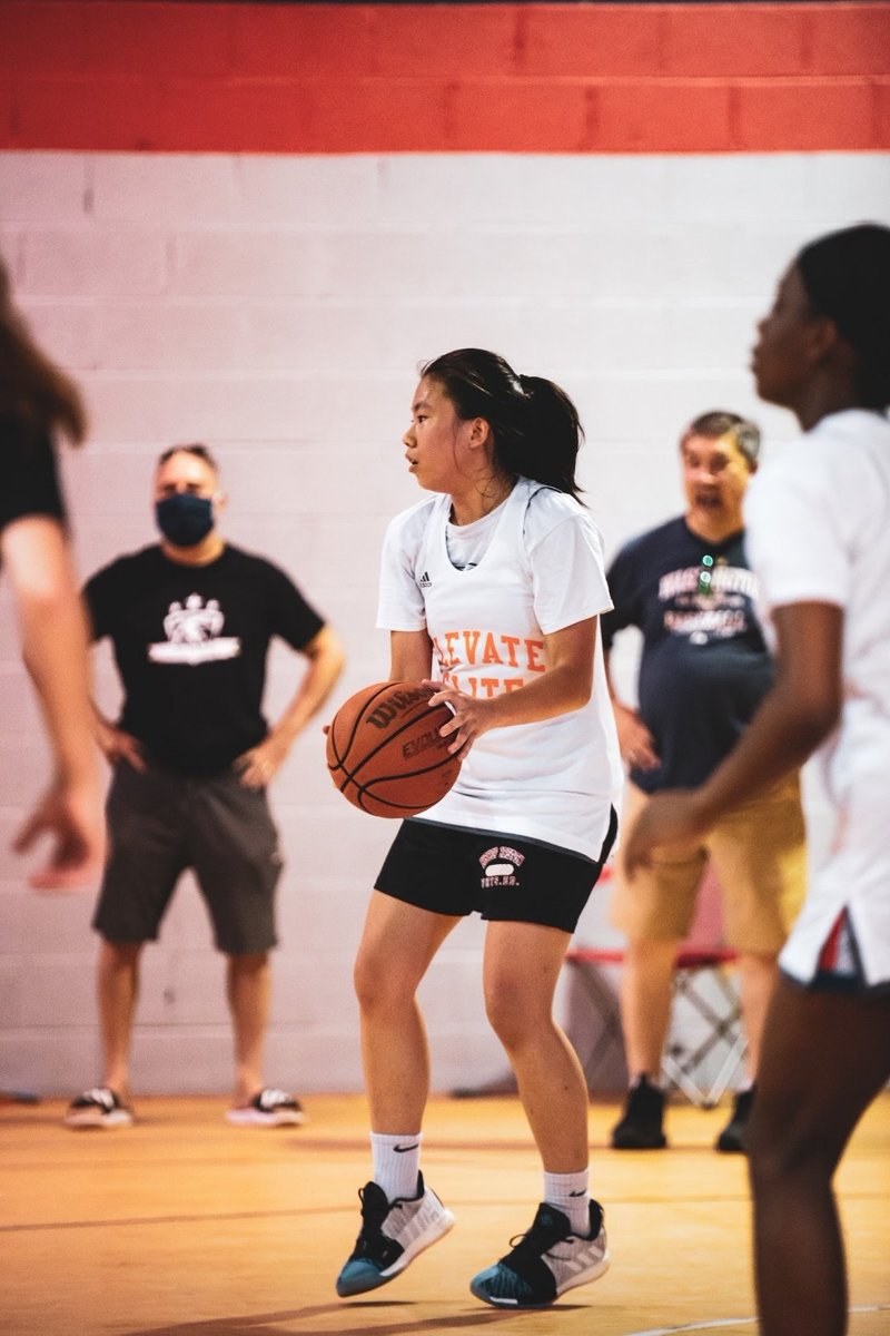 Elevate_Elite's tweet photo. 2023 5'6 G @AbbyCooch03 is one to keep 👀 on! Been getting a lot of attention since middle school! A crafty lefty that knows how to use her dribble to create, setup teammates, &amp; get to the rim! Also has a smooth shot w/ range! One of the best pgs in the 2023 class! https://t.co/7SrSMpS1Hd