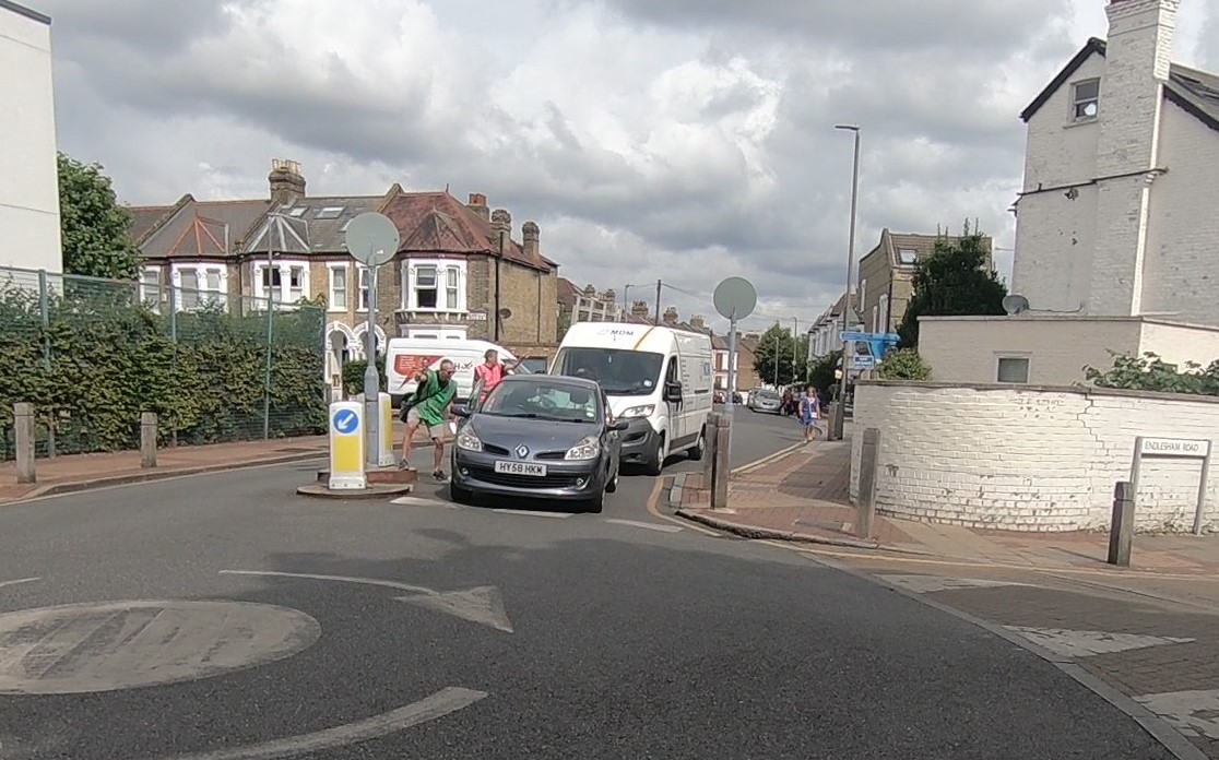 LittleNinjaUK's tweet photo. @GreenGreenwich @CleanAirLondon @kilnerevonnet @jksmith34 @SFotonium @comilla_s @mwt2008 @danfresca @steffisutters @Dont_be_idle @idlefreecal @GreeningPutney @helenafmckeown @helen_pic @kyne007 @Tinagrace16 @AirFairy04 @mrmikecowan @MayorofLondon @XRFamilies @XRLondon @vicswift @s_tooting @XRGuildford @Lambeth4Planet @johnecohound @PHE_uk @SadiqKhan @thetimes @bbchealth @LonGreenParty @PaulaLabour @GeorgeMonbiot @Geo_g @friends_earth @Bloomsburyair @journo_pen @LiveInHope13 @WHO @IARCWHO @mcdenyers @SpeakerShinjini @guardian @SaveOurLungsTW1 @XRebellionUK @CampaignNocado @willnorman @sustrans Hats off to parents of children at Chestnut Grove Academy and community volunteers who stopped traffic this morning to ask drivers if they would consider taking a slightly different route to help create space on #ChestnutGrove for #socialdistancing. 👏🏽👏🏽 @Jane9B9 @MaudGambier https://t.co/BOEP1dLvcm