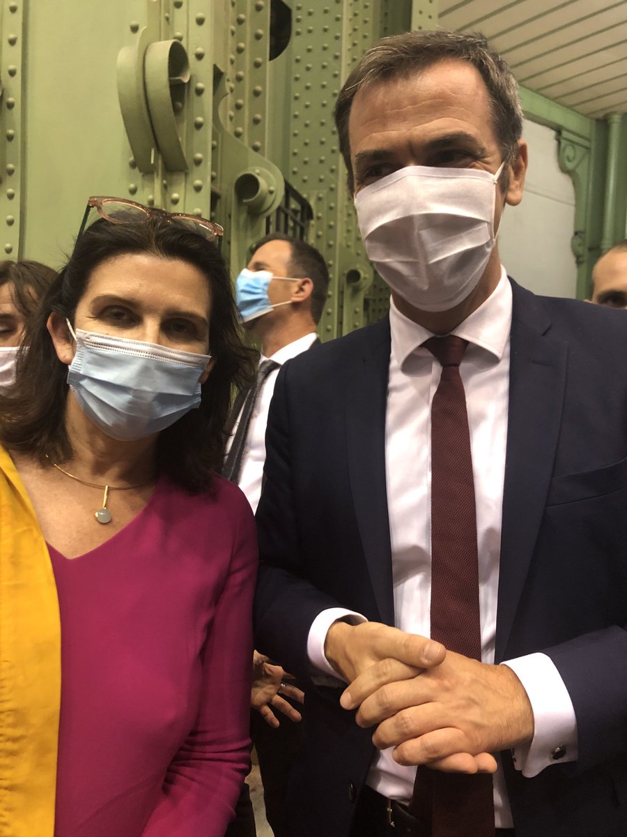 MartinotNouet's tweet photo. Temps de témoigner a mr le ministre ⁦@olivierveran⁩ de l’expérience de collaboration ville hôpital du reseau # coville 49 .
Merci pour son hommage aux soignants, avec mots et écoute d’ancien soignant.
⁦@URML_pdl⁩ ⁦@chu_angers⁩  ⁦@ars_pdl⁩ @cesame https://t.co/fgKqDcx6sZ