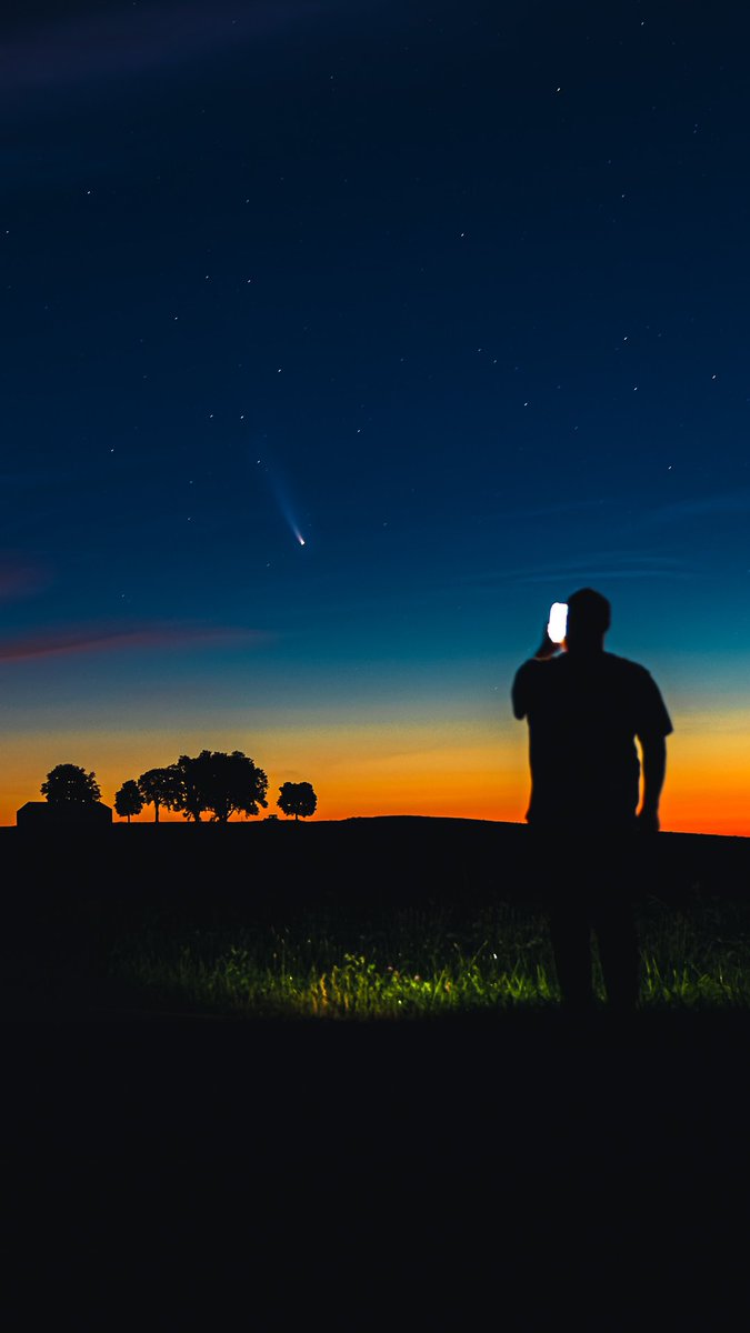 Spent some time in a field before the sun came up this morning.

More frames on the ‘gram: instagram.com/p/CCn97lXJxH7/…