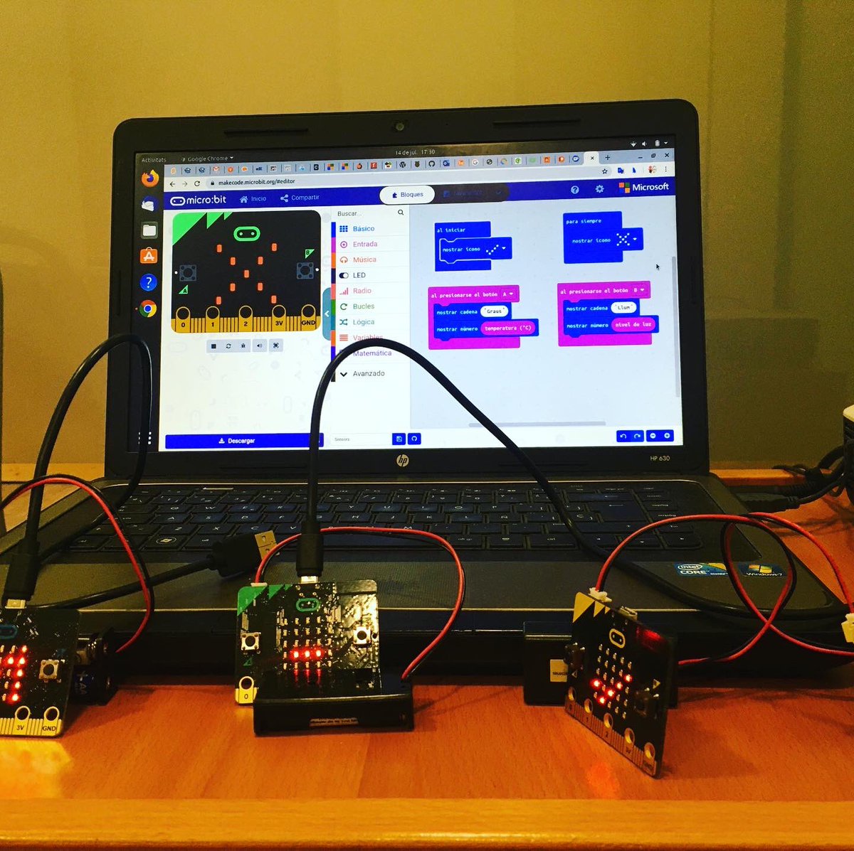 RobotSitges's tweet image. Ja hem començat el camí de #bitbotchallenge2020 i el nostre repte de crear un sistema de reg automàtic amb #microbit 
A les dues primeres classes ja hem après programació de sensors amb #makecode 
Seguim...