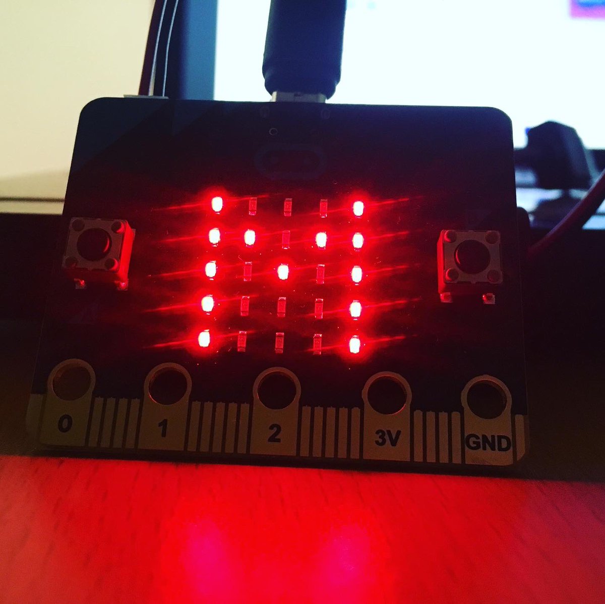 RobotSitges's tweet image. Ja hem començat el camí de #bitbotchallenge2020 i el nostre repte de crear un sistema de reg automàtic amb #microbit 
A les dues primeres classes ja hem après programació de sensors amb #makecode 
Seguim...