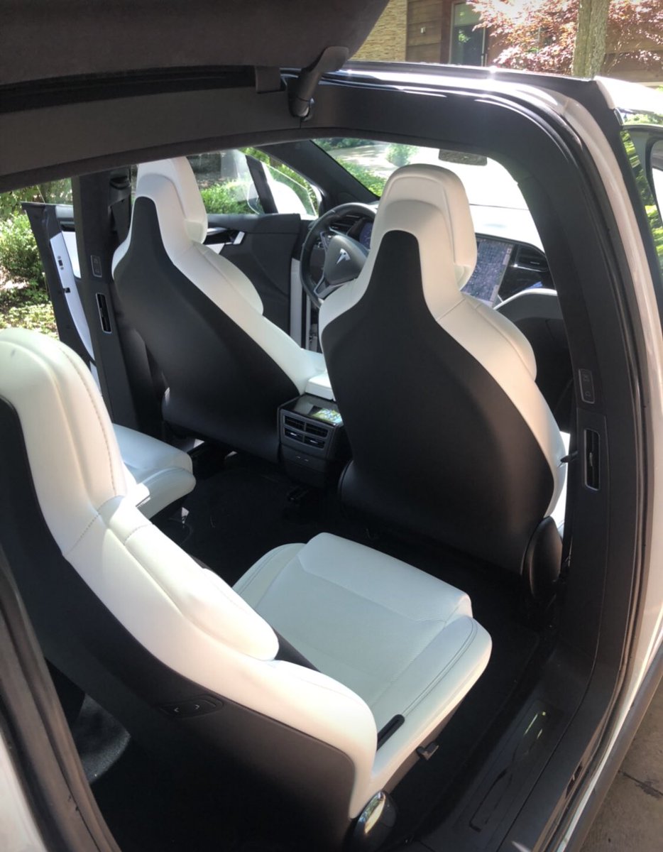 differdetails's tweet image. Tesla Model X with a Level 1 Detail.  Such a beautiful vehicle with the white leather! #mobileautodetailing #toledo #sylvania #perrysburg