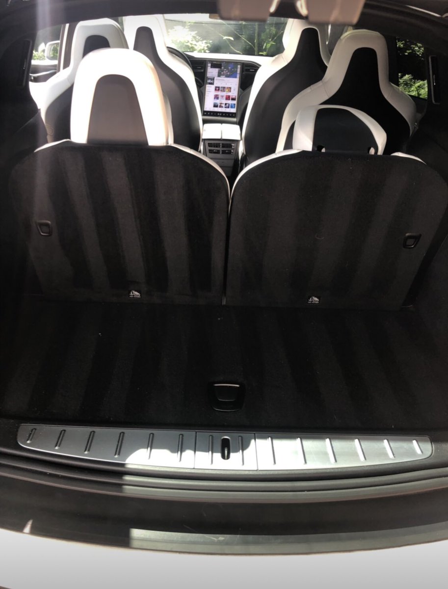 differdetails's tweet image. Tesla Model X with a Level 1 Detail.  Such a beautiful vehicle with the white leather! #mobileautodetailing #toledo #sylvania #perrysburg