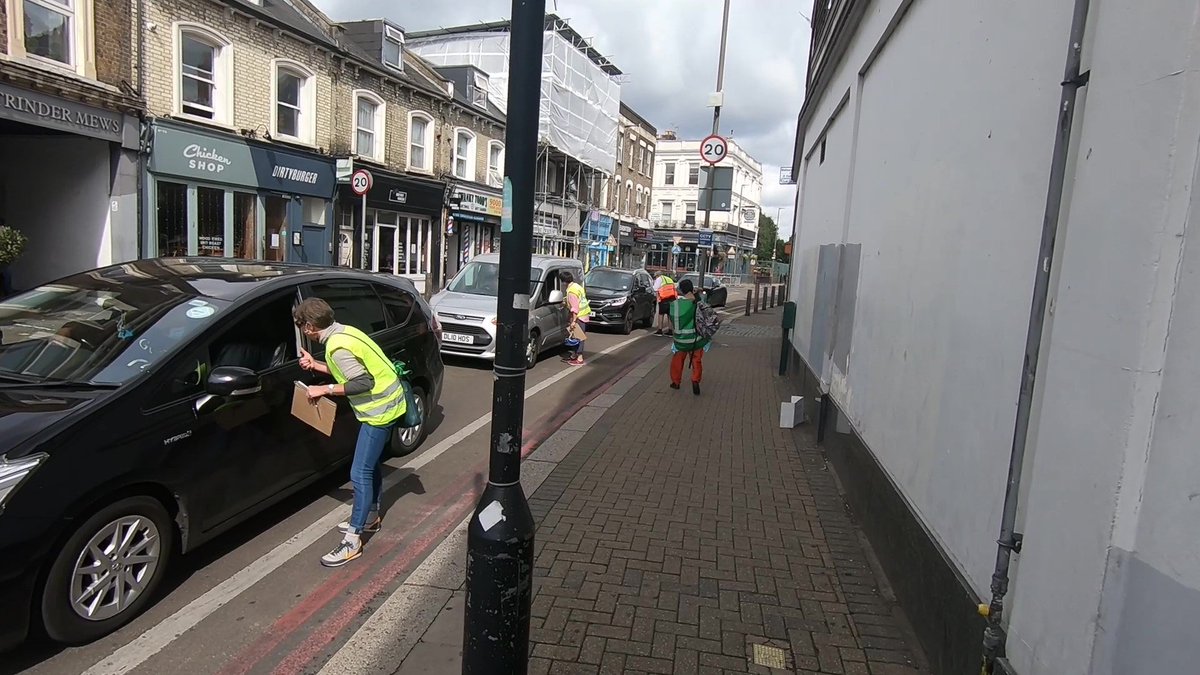 LittleNinjaUK's tweet photo. @GreenGreenwich @CleanAirLondon @kilnerevonnet @jksmith34 @SFotonium @comilla_s @mwt2008 @danfresca @steffisutters @Dont_be_idle @idlefreecal @GreeningPutney @helenafmckeown @helen_pic @kyne007 @Tinagrace16 @AirFairy04 @mrmikecowan @MayorofLondon @XRFamilies @XRLondon @vicswift @s_tooting @XRGuildford @Lambeth4Planet @johnecohound @PHE_uk @SadiqKhan @thetimes @bbchealth @LonGreenParty @PaulaLabour @GeorgeMonbiot @Geo_g @friends_earth @Bloomsburyair @journo_pen @LiveInHope13 @WHO @IARCWHO @mcdenyers @SpeakerShinjini @guardian @SaveOurLungsTW1 @XRebellionUK @CampaignNocado @willnorman @sustrans Hats off to parents of children at Chestnut Grove Academy and community volunteers who stopped traffic this morning to ask drivers if they would consider taking a slightly different route to help create space on #ChestnutGrove for #socialdistancing. 👏🏽👏🏽 @Jane9B9 @MaudGambier https://t.co/BOEP1dLvcm
