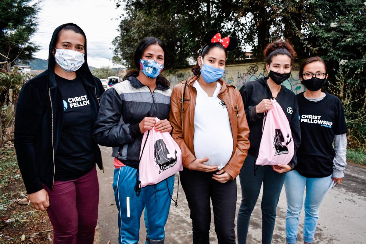 CFMiami's tweet photo. Volunteers from our CF Chia Campus have gathered to give hope to Venezuelan refugee women. They are sharing Jesus with teenagers, expectant mothers & others by giving them essential hygiene products that they can’t afford, and then connecting them to God. 🌎#InTheCommunityWithCF https://t.co/88N5cmMt8v