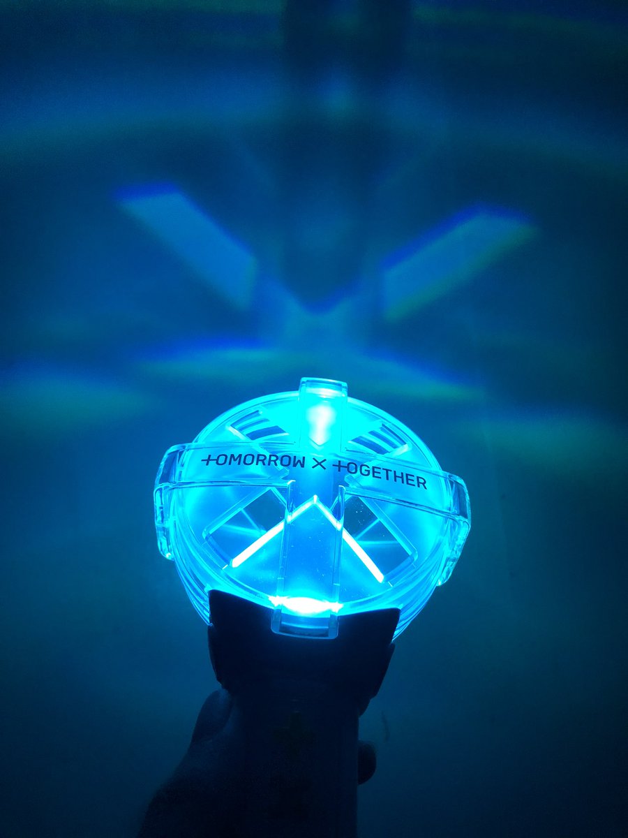 ningjjun's tweet photo. i saw 'Aurora Borealis' trending and it has been said before but it really reminds me of txt's lightstick ๐ฅบ it's so pretty !!!
#500DaysWithTXT
@TXT_members https://t.co/ctfrvC9sjl
