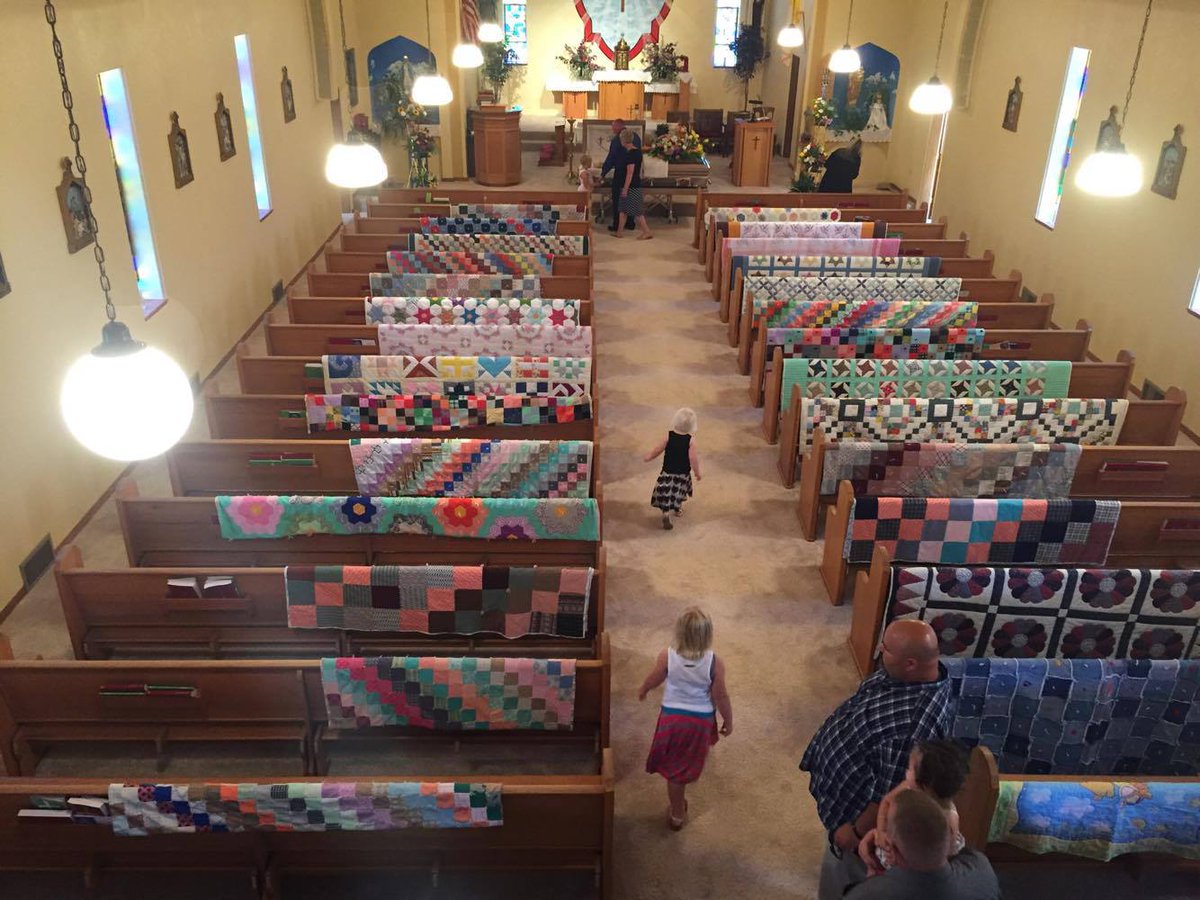 womensart1's tweet photo. When prolific US quilter Margaret Hubl passed away in 2018 at the age of 89, to honour her memory all of the quilts she had ever made were displayed at her funeral #womensart https://t.co/8oJkdbGSNr