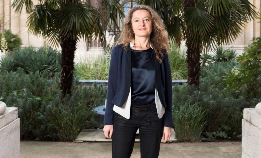 Anne_Hidalgo's tweet photo. J’ai partagé avec Delphine 20 ans d’engagement public, une amitié sans faille et travaillé avec elle au ministère du travail puis au cabinet de Nicole Pery et Martine Aubry. Elle était de tous les combats pour le droit des femmes, la lutte contre toutes les formes d’exclusion. https://t.co/TKB7ZqnVVd
