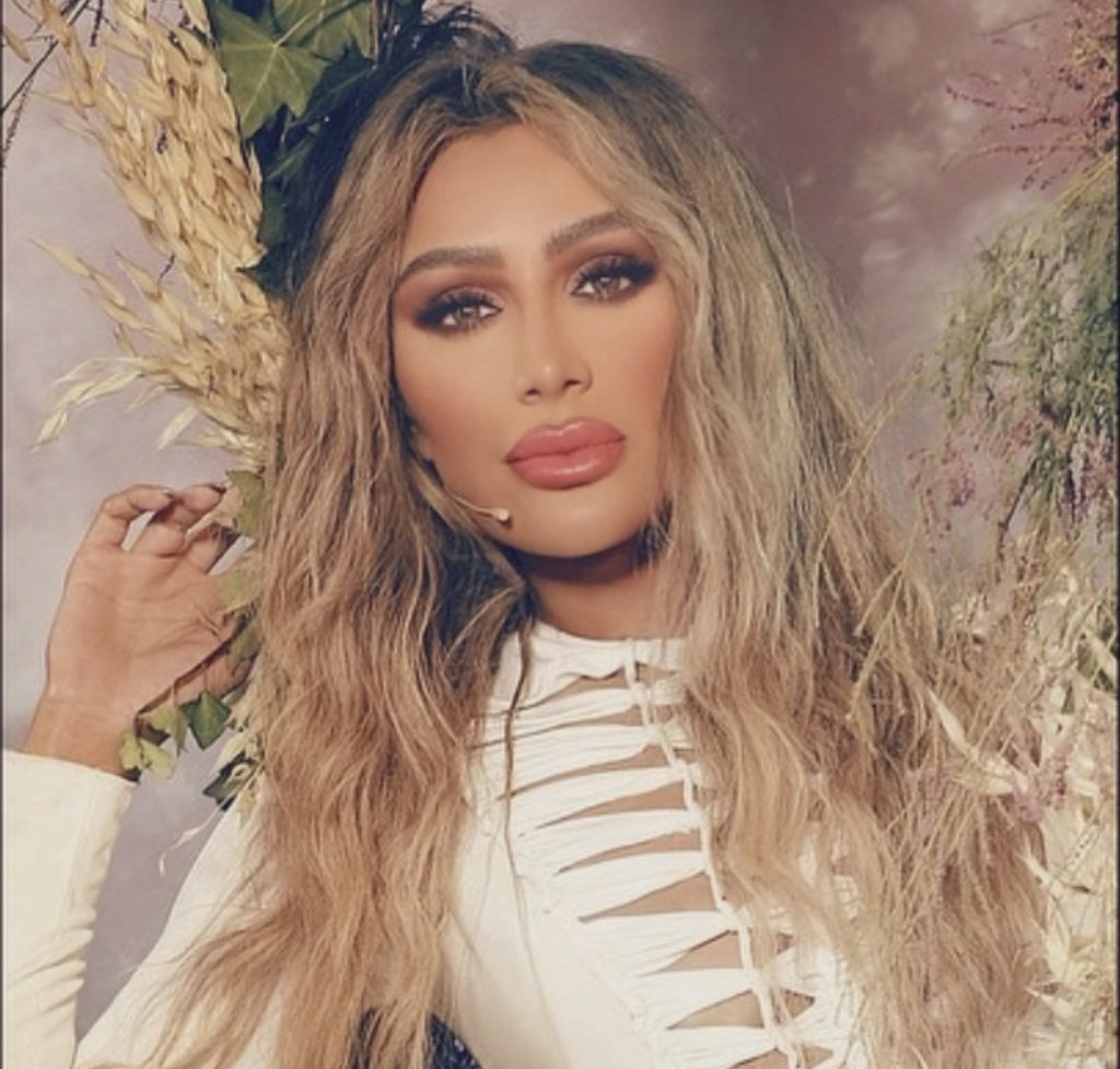 Rand_Randoush's tweet photo. هالمرة اخترت الطبيعة.. الأربعاء ١٥/٧/٢٠٢٠ الساعة ١٠ مساءً❤️
#MayaDiab #مايا_دياب #Soon #StayTuned #youtube #LiveConcert #music #concert3 #3rdconcert #MayaSecretGarden @mayadiab 🤍🤍🤍🌙🤍🌙🤍 can’t wait Albi ❤️ https://t.co/VXkmSkNIz8