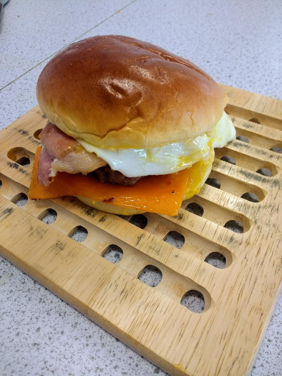 niepercareers's tweet photo. Well done to all the Y8 students who took part in the Burger Bonanza Challenge! Today has shown many potential chefs and package designers😀 #Careers #enterprise @nieperacademy https://t.co/7dzDcowtH7