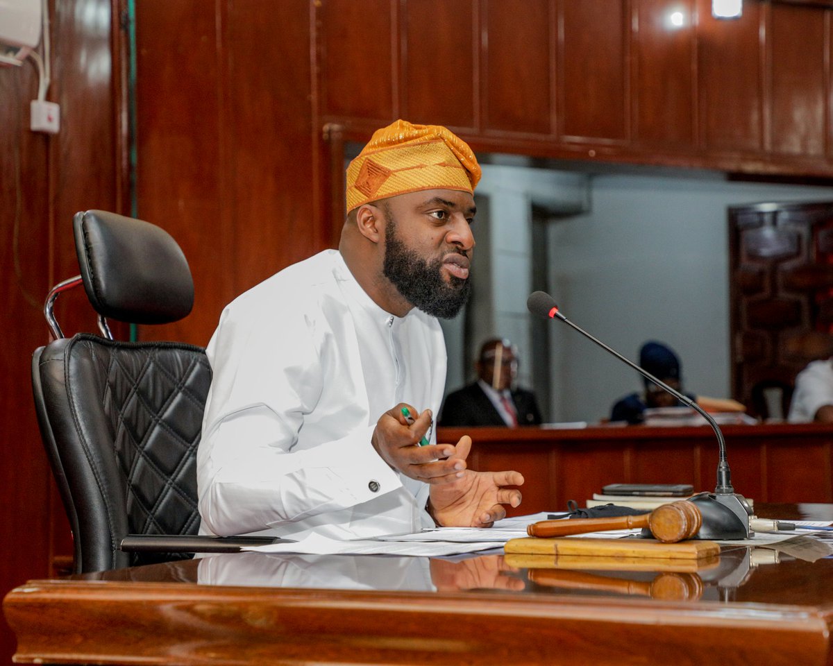  @oyoassembly has declared a state of emergency on water projects in the State, as the lawmakers summon contractors, officials of the corporation.The decision was made after the house received comprehensive report from the committee on oversight visits to water projects in State.