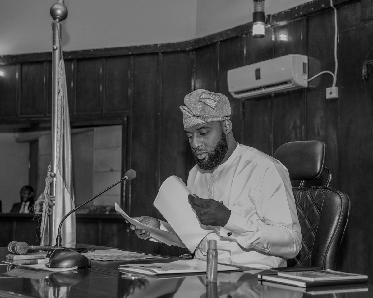  @oyoassembly has declared a state of emergency on water projects in the State, as the lawmakers summon contractors, officials of the corporation.The decision was made after the house received comprehensive report from the committee on oversight visits to water projects in State.