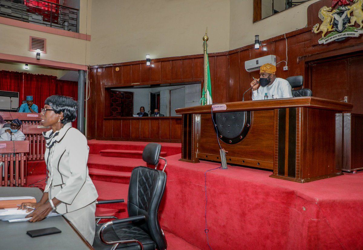  @oyoassembly has declared a state of emergency on water projects in the State, as the lawmakers summon contractors, officials of the corporation.The decision was made after the house received comprehensive report from the committee on oversight visits to water projects in State.