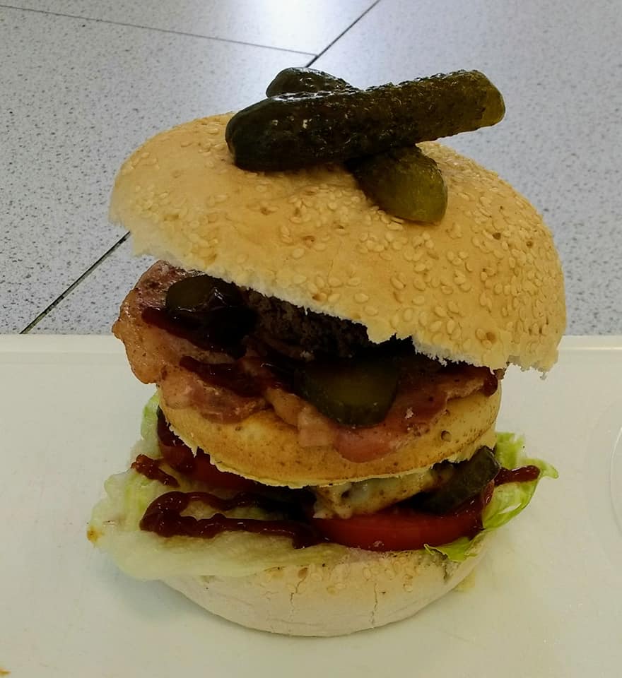 niepercareers's tweet photo. Well done to all the Y8 students who took part in the Burger Bonanza Challenge! Today has shown many potential chefs and package designers😀 #Careers #enterprise @nieperacademy https://t.co/7dzDcowtH7