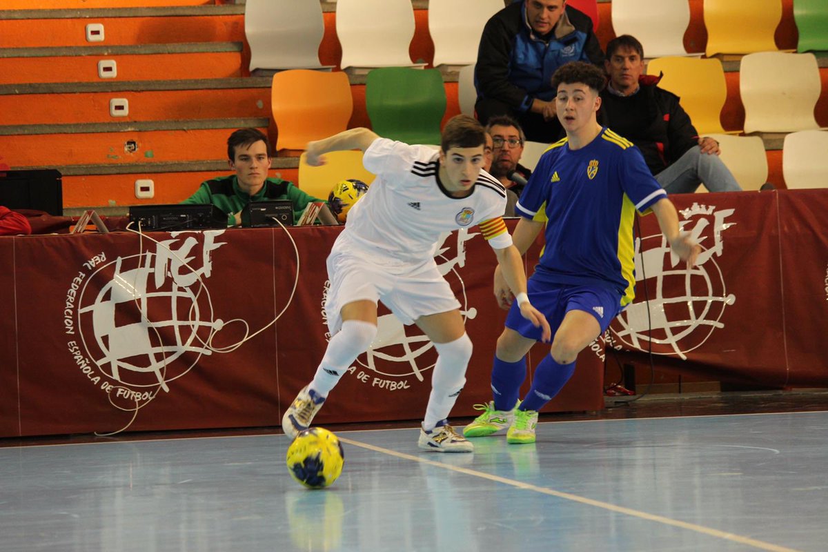 Después de acabar su etapa de juvenil en el <a href="/ADSala10/">AD Sala 10</a> Luis Terraz <a href="/LuisTerraz8/">Luis Terraz</a> capitán de la selección  de Aragon sub 19  vuelve al equipo de toda su vida Sin duda un gran fichaje el del pinsequero