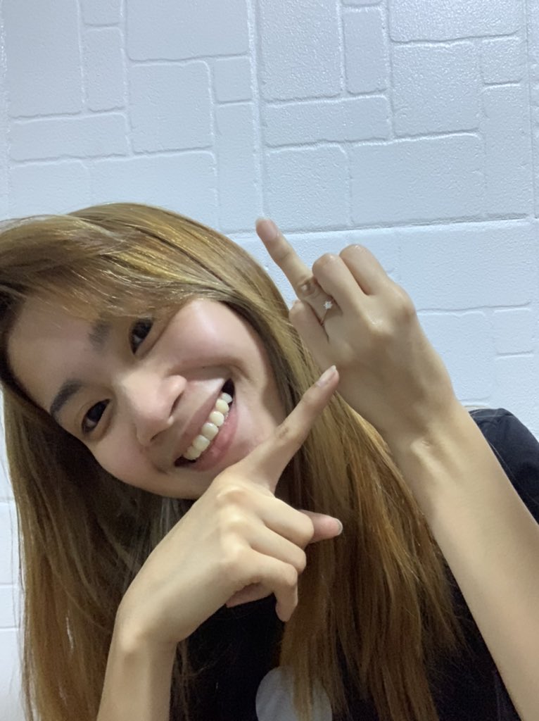 mrlnvlsqz's tweet photo. Isa ka sa mga pinakamagandang regalo sakin ng diyos, kaya pangako na iingatan kita habanag buhay. I LOVE YOU SO MUCH @vvienaaa https://t.co/MTXPiZ47C7