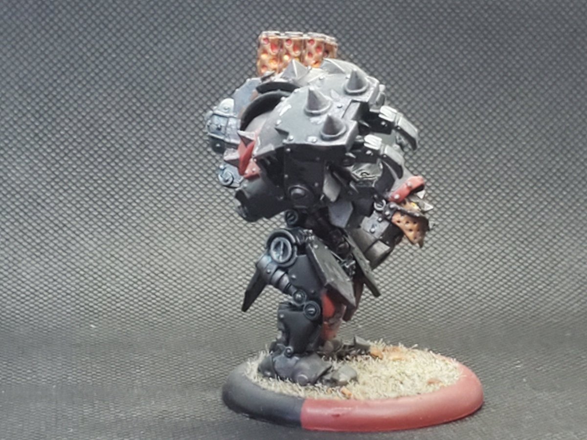empryme's tweet photo. And for some fresher content for #MiniatureMonday, the big man himself: #BlackIvan.  Harkeovich's character 'jack, Ivan is a modified #Destroyer with a nasty bearclaw in place of the executioner axe.

#p3painters @privateerpress #Khador #WARMACHINE #p3paints https://t.co/nJLcLddD49