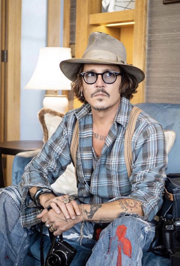 flowers_boho's tweet photo. #Day6 #JohnnyDepp
I fell asleep at like, 4:30 AM, the trial usually starts at 4:00. So, I only got 30 minutes of live time.
But I read all of Nick's tweets and I think the day went very smooth, as far as nothing too negatively suggested. I would say Johnny came out v. far ahead. https://t.co/Tlt6U3nyrv