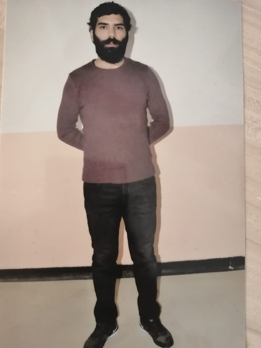 gergerliogluof's tweet photo. Duyuralım bu hak isteğini..!
Kırşehir cezaevi yeter artık!

"Sn.vekilim EMRAH kına arkadaşımız Kırşehir E tipi kapalı cezaevinde siyasi baskılara ve keyfi muamelelere karşı direndiği için 68 gündür tek kişilik hucrede tutuluyor ve50 gündür açlık girevinde lütfen sesini duyuralim" https://t.co/2iRoRgX80x