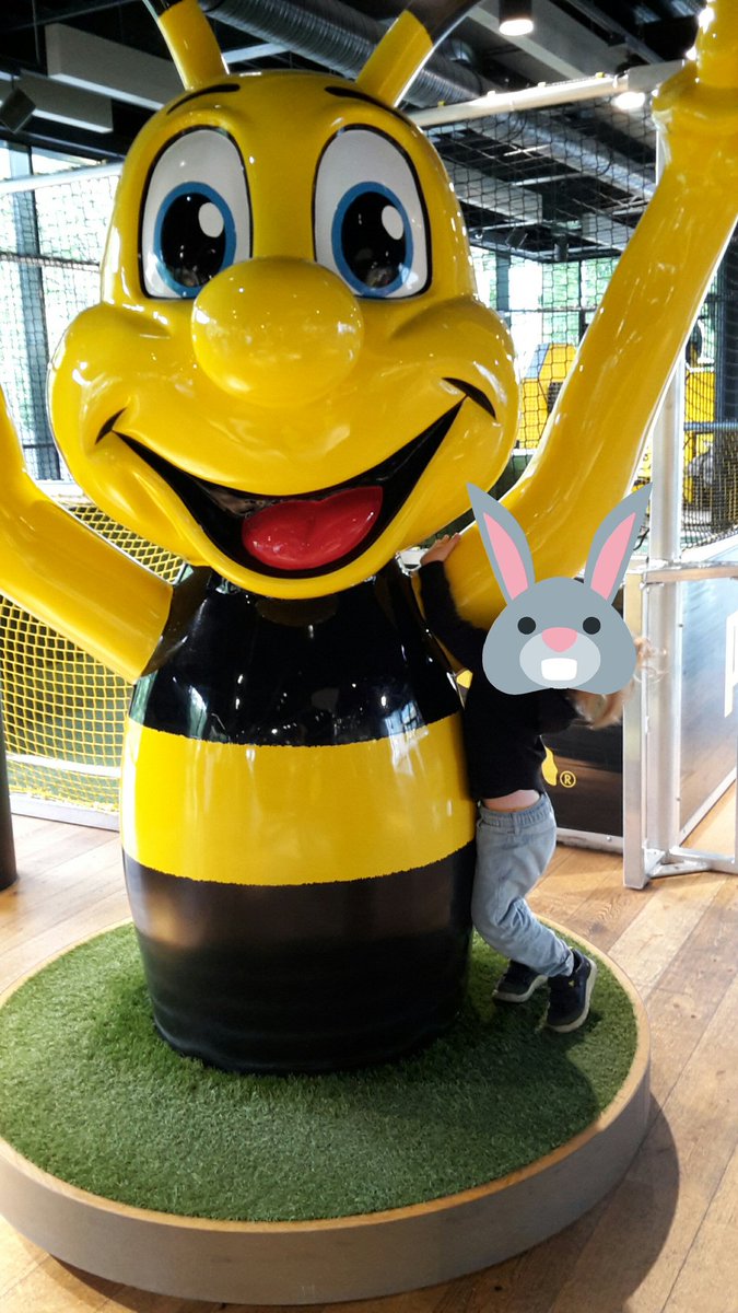 20Jens10's tweet photo. Absolutes Highlight für #langesBrot die Biene EMMA in egal welcher Form.
@BVB https://t.co/E35VXjwTrt