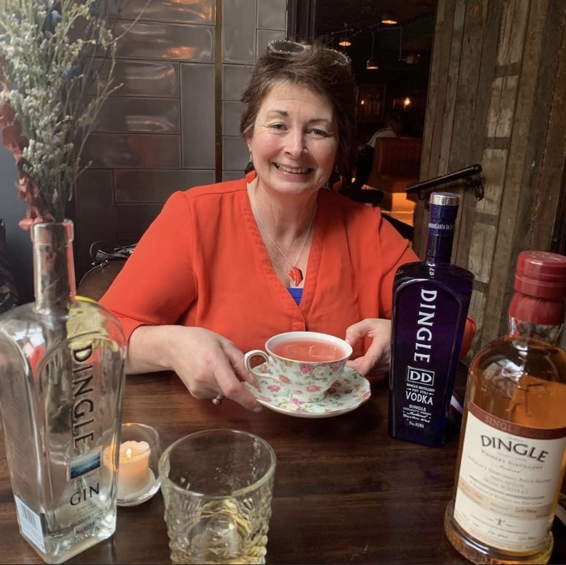 castlewoodhouse's tweet photo. The latest in our #PeopleBehindtheBusiness series. We interview Mary Ferriter of @DingleWhiskey  #dinglepeninsulatourism #DailyDingleDreams #castlewoodhousedingle #FillYourHeartWithIreland
#DinglePeninsulaMissingYou

https://t.co/maMVdWwxoy https://t.co/91eDjL2PIF