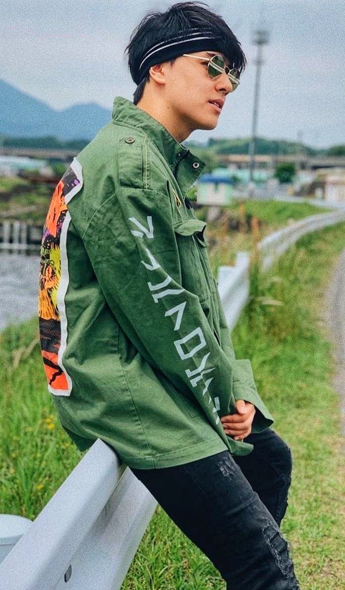 iam_olympia's tweet photo. Don’t lose yourself in waves after waves of negativity. Let nobody tear down your life’s wall of posivity. Those who truly support you—loudly or silently—are just right behind you &amp; beside you. We love you &amp; we’re proud of you. Happy Birthday, EJB! 🎉 

#MaligayangKaarawanEdward https://t.co/KKMNy5ZNSh