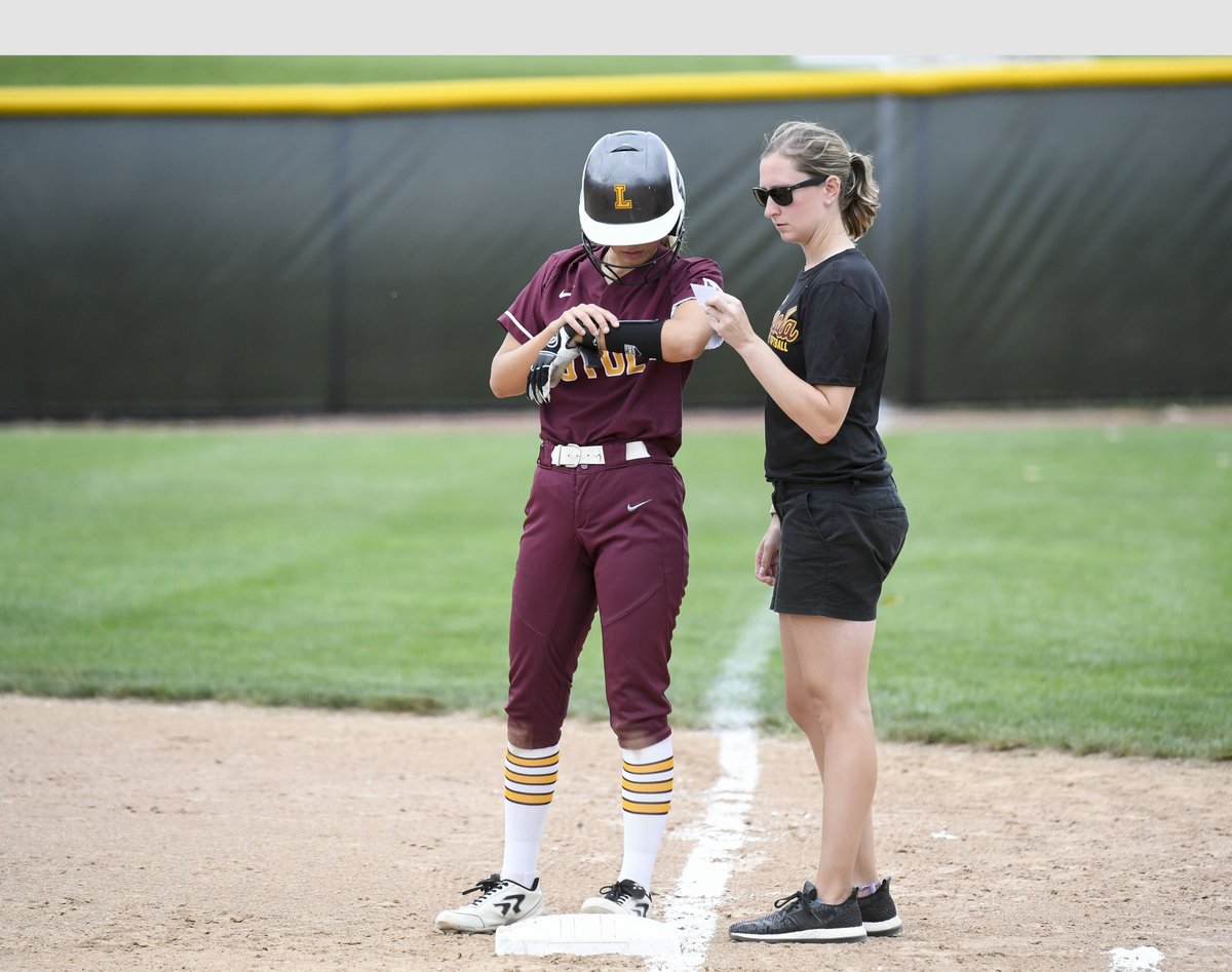 LoyolaRamblers's tweet photo. #WCW 👉 @RamblersSB Assistant Coach, Beth Golitko!

✅ Posted a 20-win season as Western Illinois head coach in 2019
✅ Earned a .326 career batting average at WIU &amp; First Team All-Summit League honors as a junior

#OnwardLU https://t.co/XieCTMu4vP