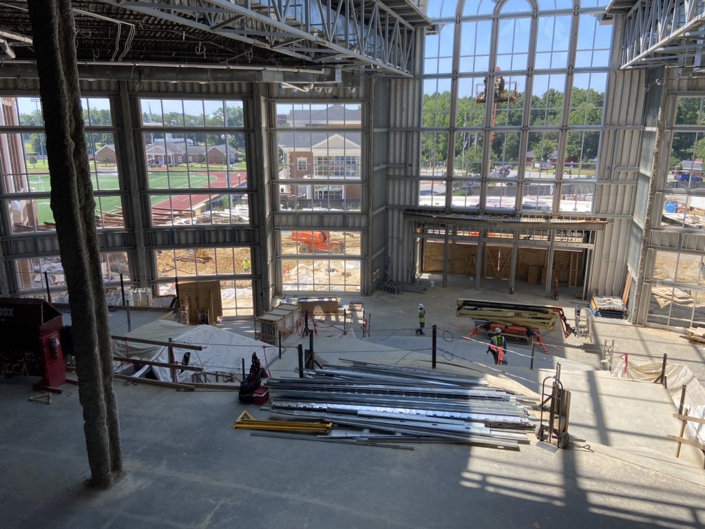 HPUmensgolf's tweet photo. Here’s a little sneak peek of the Qubein Arena...🤫🤫🤫
•
•
#ComeToThePoint #HPUGolf #RollPoint https://t.co/A4fdmEjTbr