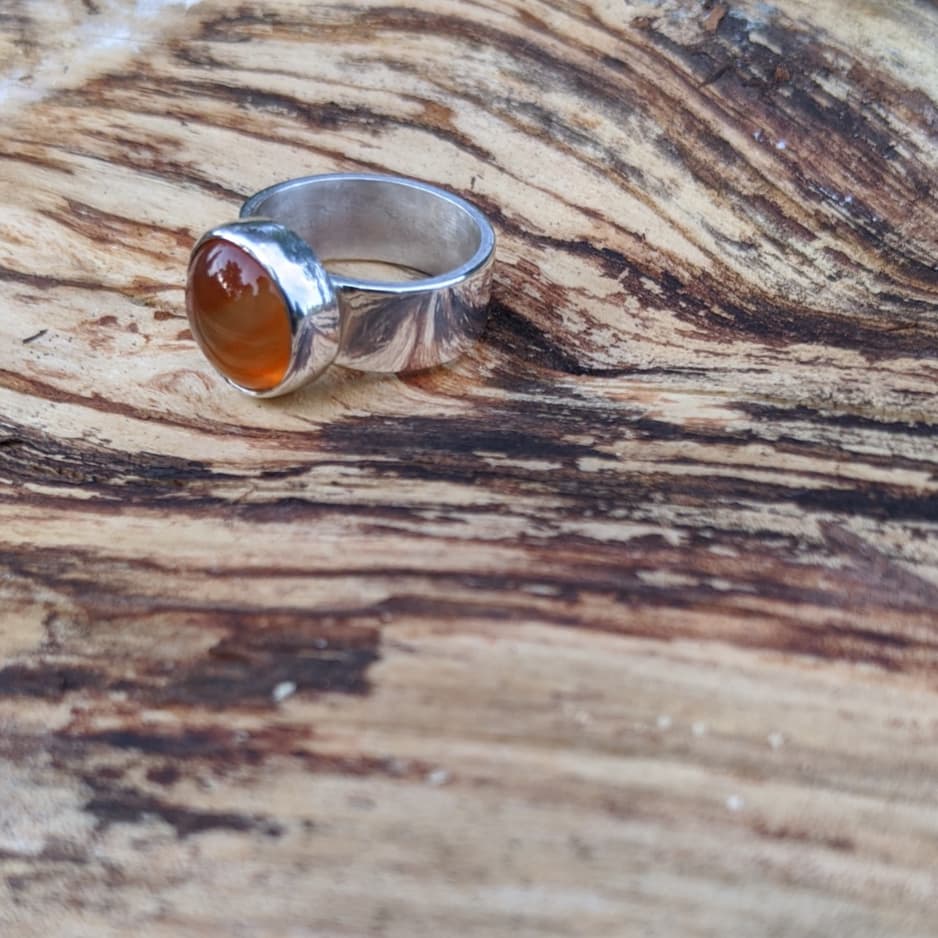 smashing_metals's tweet photo. A beautiful Carnelian gemstone, sterling silver ring with full hallmark 925. Available in our shop along with a wide range of jewelry for all tastes to choose from. We also make commission pieces, just drop us an email at smashingmetals@hotmail.com #handmadejewellery #giftideas https://t.co/EJ0OBAiNsA