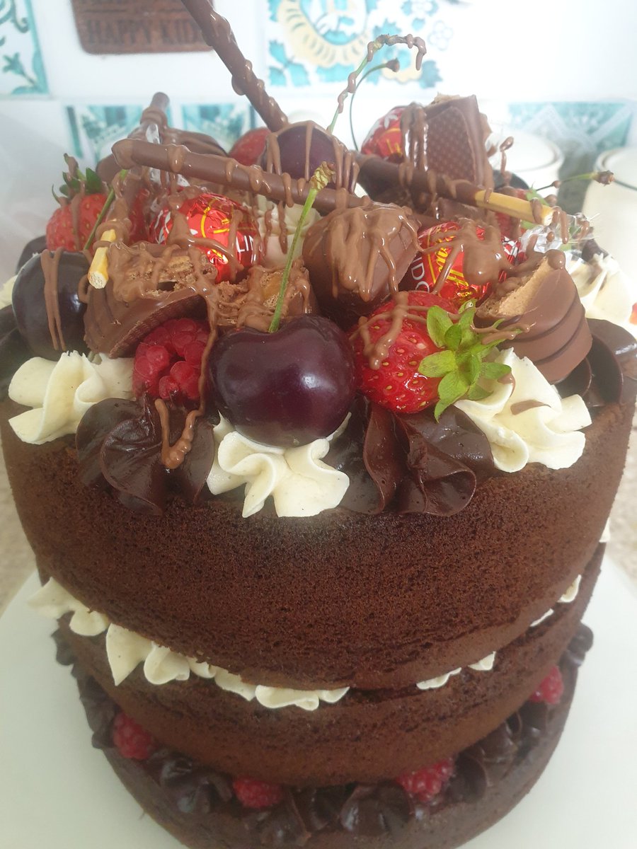 NewmanNibbles's tweet photo. I've been busy in the kitchen with this chocolate creation today!
#NewmansNibbles #chocolate #allofthechocolate https://t.co/bhtRuWpg7H