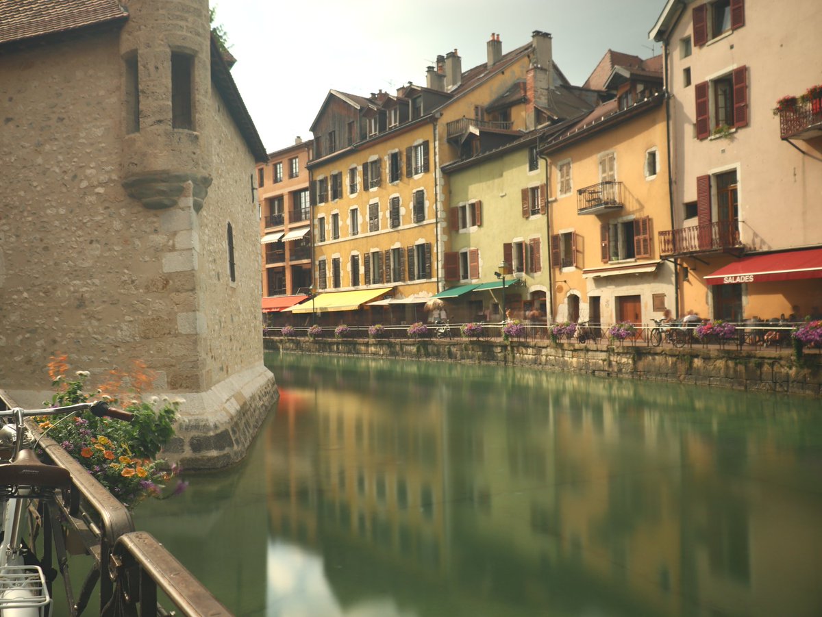 LuxiaArt's tweet photo. Photo en longue exposition à #Annecy

#photography #photo #landscape #canals #longexposure #long #exposure #photographie #longueExposition #expositionLongue
https://t.co/15kANj0DQI https://t.co/5rXn80Pndu