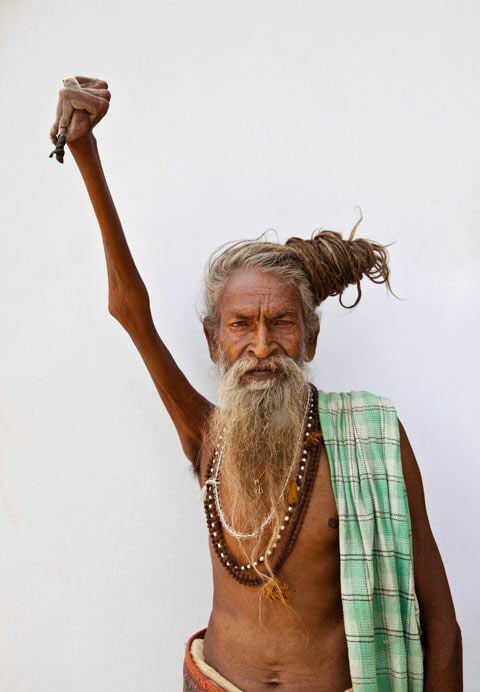 Facts_of__live's tweet photo. In 1973, a holy man named Saduh Amar Bhirati raised his right hand in the air for peace, and never put it down. He was still too connected to the pleasures of mortal life, so he decided to raise his right arm forever. 38 years later, it was still up in the air.
#facts https://t.co/qXAOPgCzvT