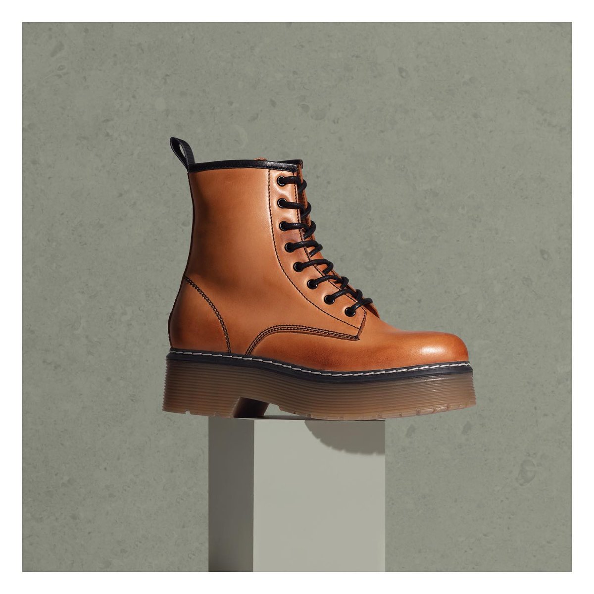 Ripeninc's tweet photo. How tall do you think the stand is?
#roolee #rettel #productphotography #mood #outfitoftheday #shoes #lookbook #instastyle #fashiongram #fashionable #fashionblog #look #streetwear #fashiondiaries #lookoftheday #fashionstyle #streetfashion #clothes #fashionpost https://t.co/ecvE5kw4Mq