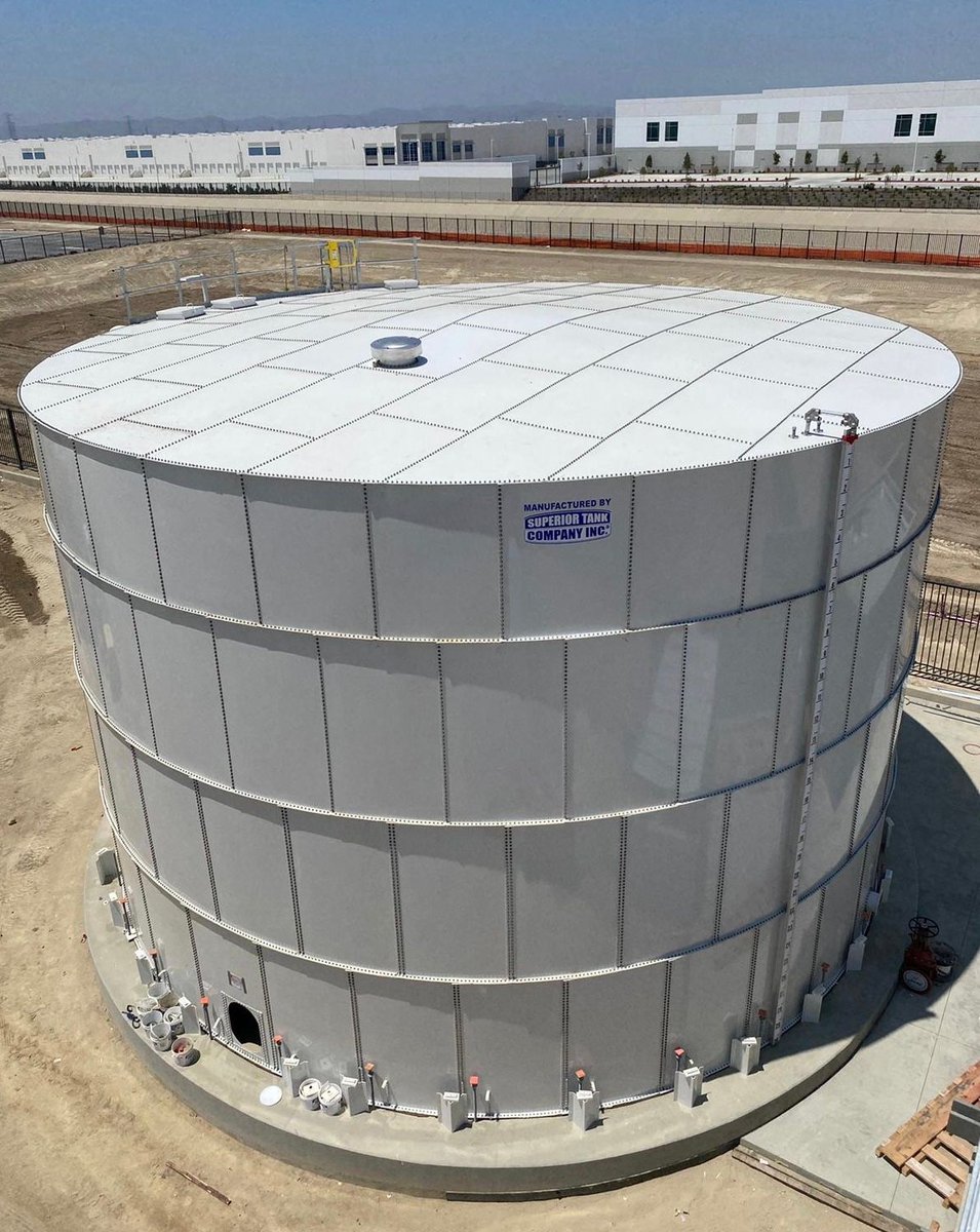 Superior_Tank's tweet photo. This bolted tank stores 300,000 gallons of fire water for a new industrial warehouse complex. These #fireprotectiontanks work as a part of the fire sprinkler system to protect larger buildings in case of a fire.
#boltedtank #waterstorage #storagetank #steeltank #firesafety https://t.co/XhQPfXN6Z7